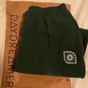 Daydreamer LA Boyfriend Sweats in Pine